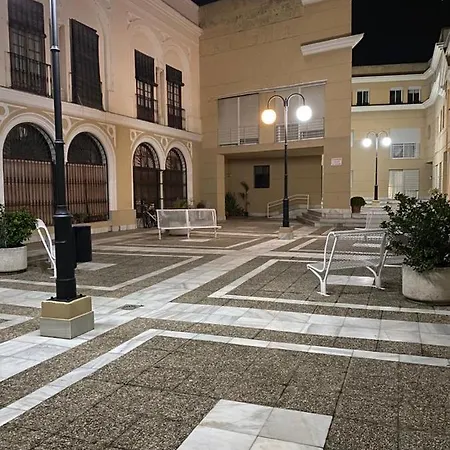 Céntrico “los Pajaritos” Con Garaje. Apartamento Jerez de la Frontera